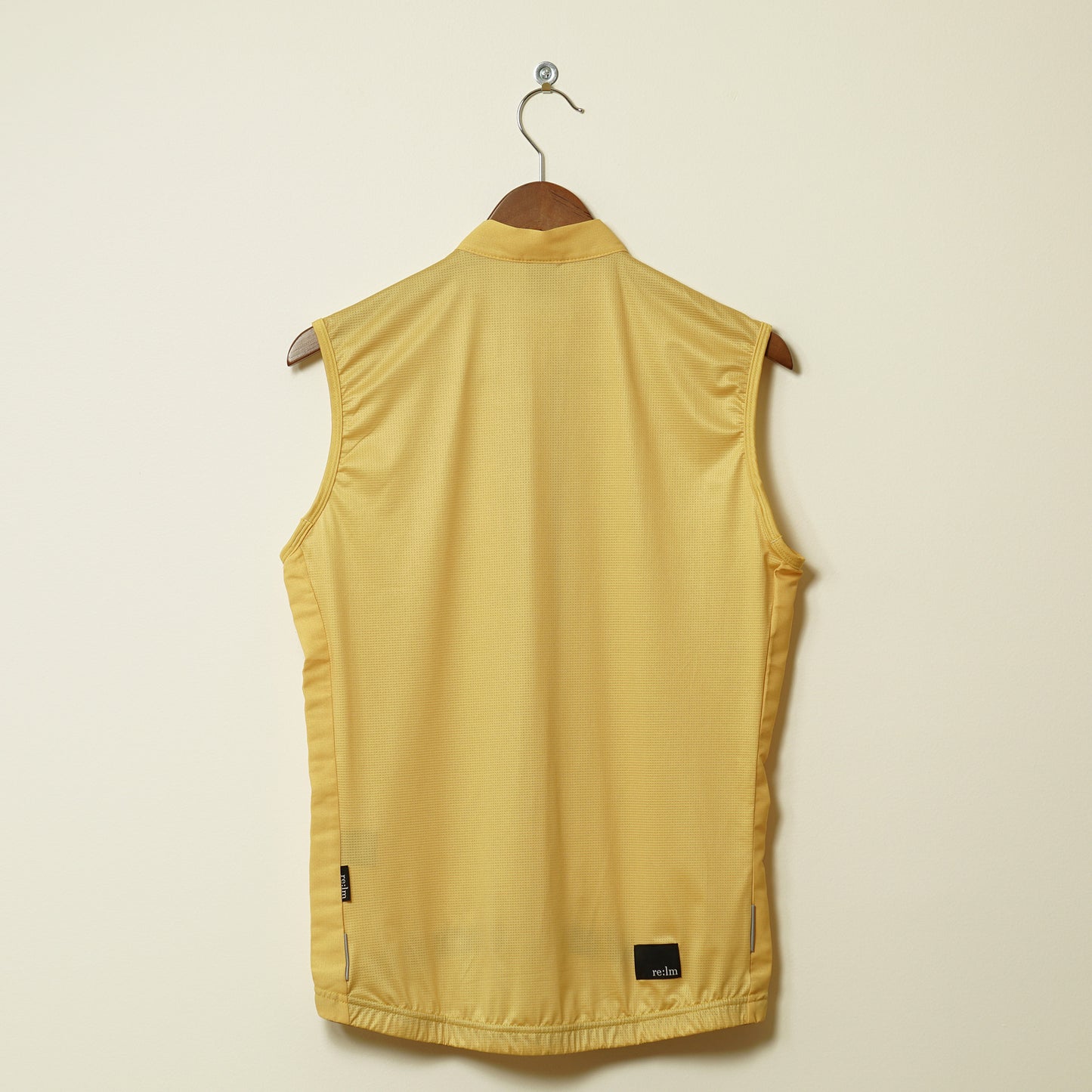 Back of men's mellow windshield gilet