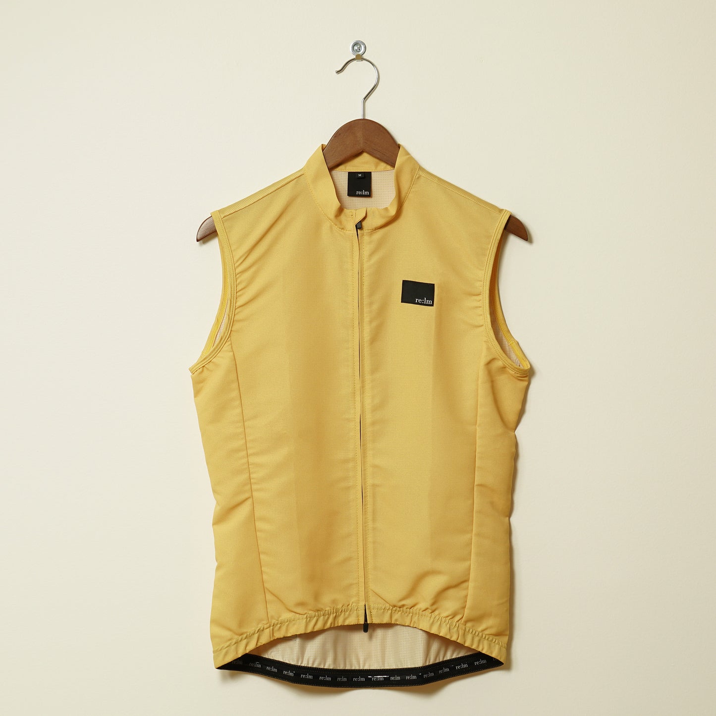 Front of men's mellow windshield gilet