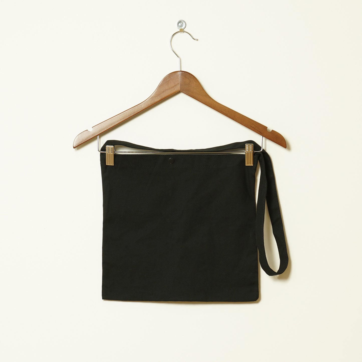 Back of Black Relm Cycling Musette Bag